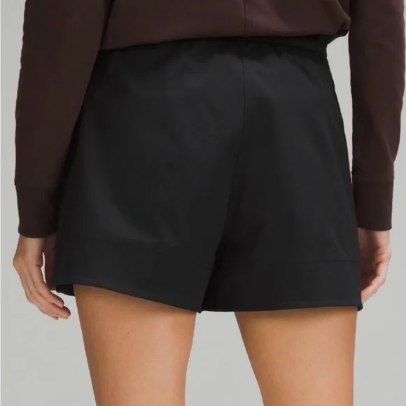 Lululemon Cinchable Waist HR Woven Shorts 3.5 inseam - Picture 2 of 9